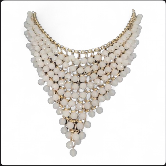 Jewelry - Elegant White Beaded Necklace